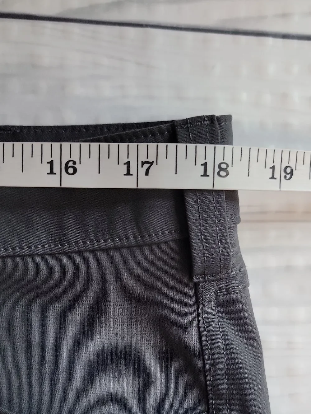 Eddie Bauer Travex Gray Cargo Shorts - Lightweight Nylon Utility Mens 36 X 34